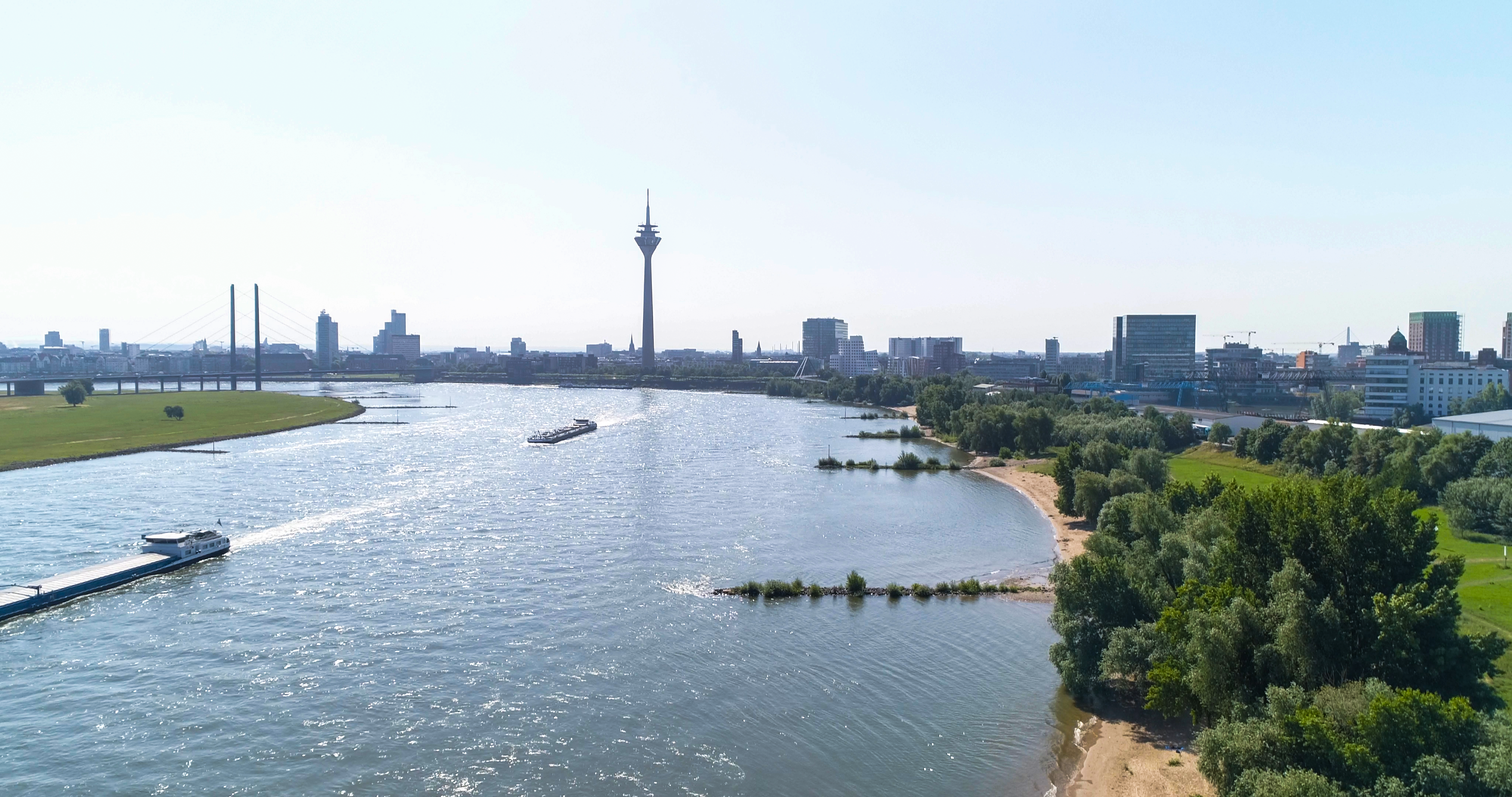 Das schönste Rheinufer im Sommer