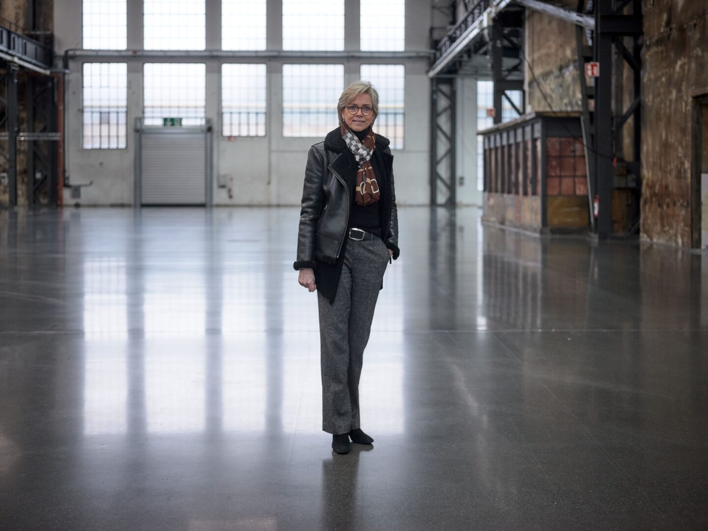 Ulrike Kähler in der Messehalle der Böhlerwerke. 