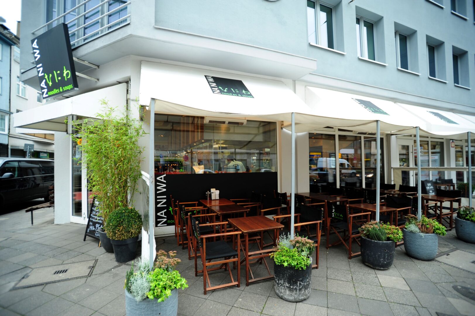 Das Ramen-Restaurant Naniwa von außen.