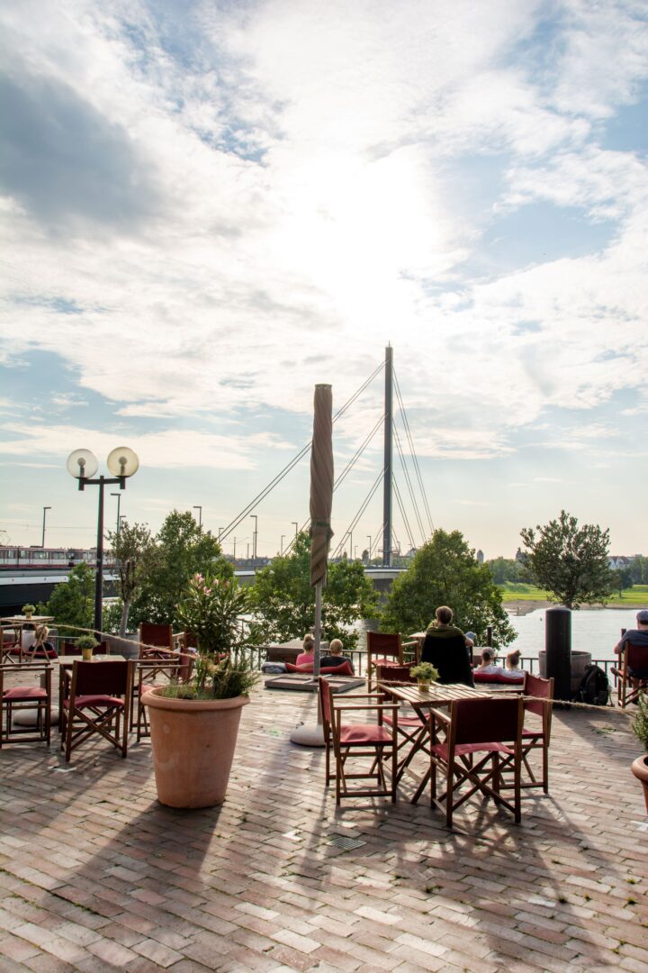 Ausschnitt der Terrasse der Tonhalle Düsseldorf.