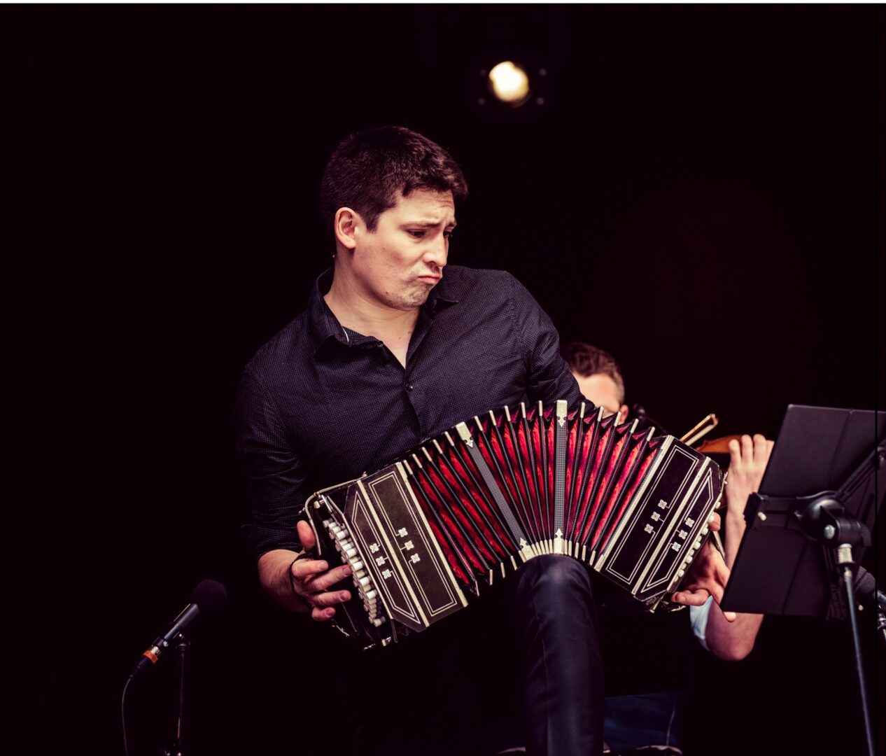 Portrait eines Bandoneon-Spielers.