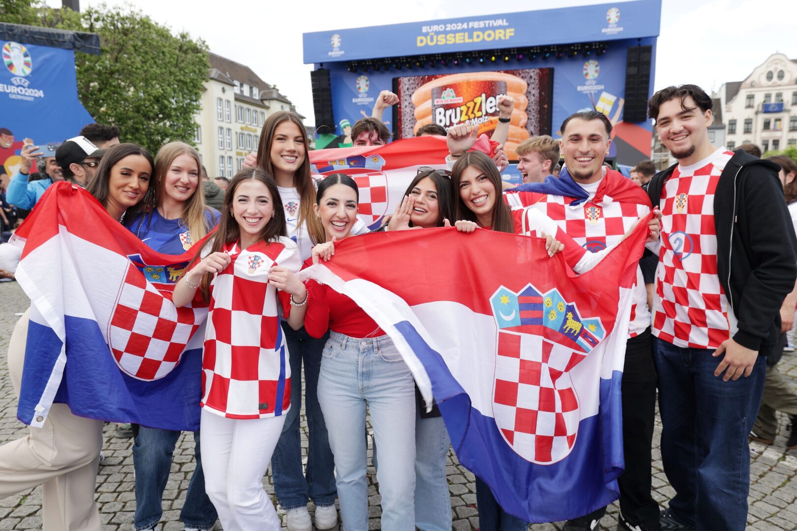 Everybody's Heimspiel: Kroatische Fußballfans.