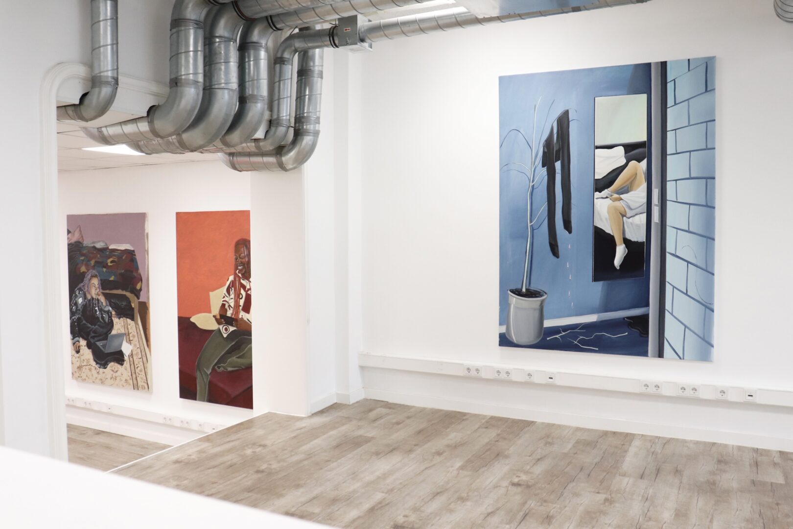 Ansicht eines Teils der Ausstellung "Petrichor".