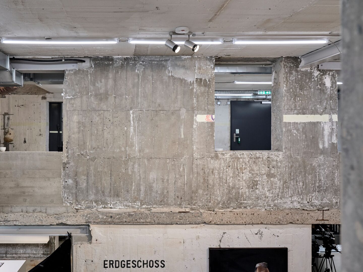Bilker Bunker von innen: nackter Beton. 