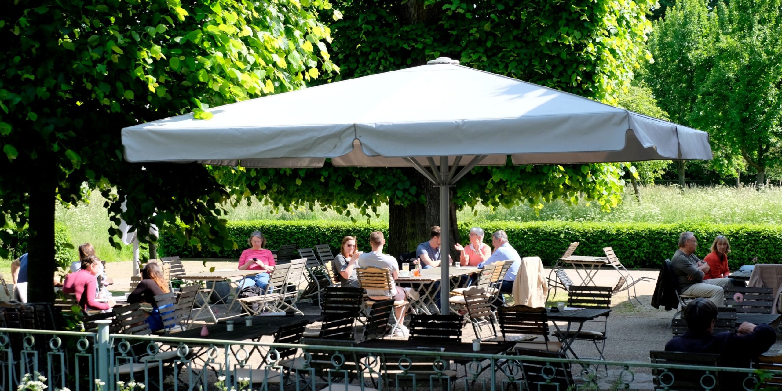 6 wunderschöne Cafés für einen Tag in einem Düsseldorf Park