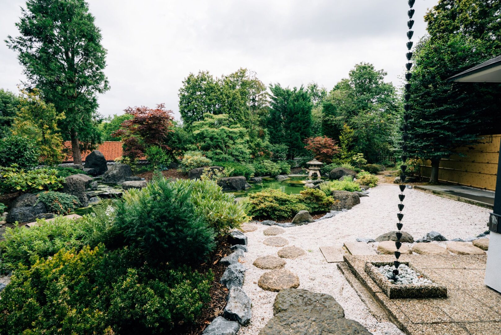 Der Zen-Garten des EKO-Hauses.