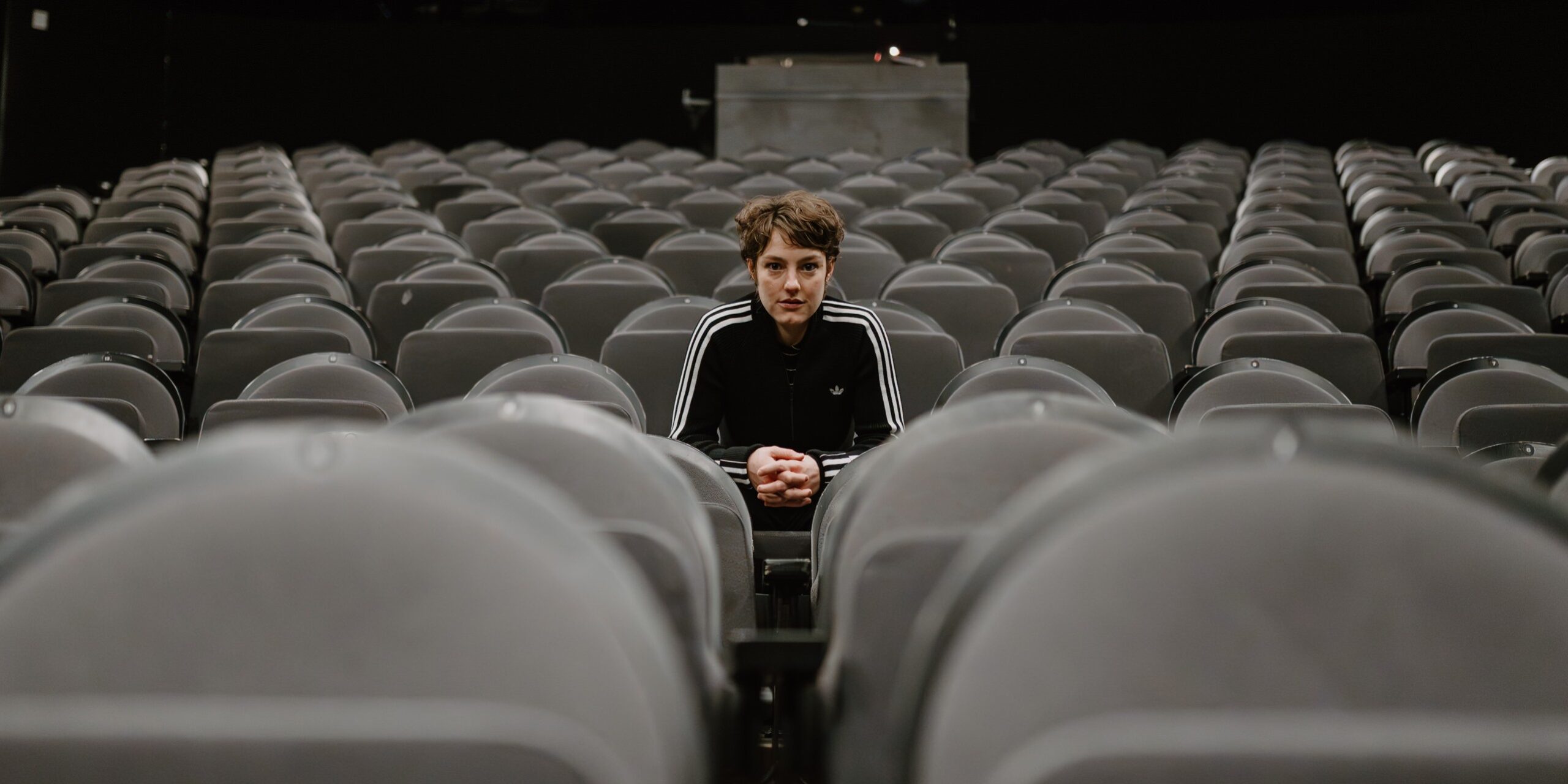 #2 Deep Dive Düsseldorfer Schauspielhaus – Ein Gespräch mit Schauspielerin Sophie Stockinger