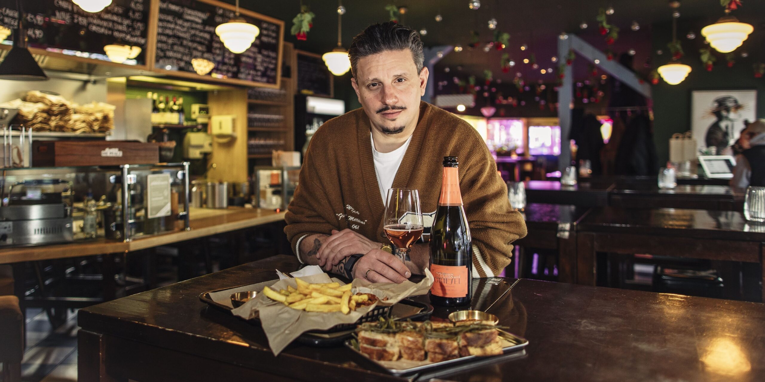 Pommes und Wein – Wie Toni Askitis Streetfood mit Spitzenweinen mixt