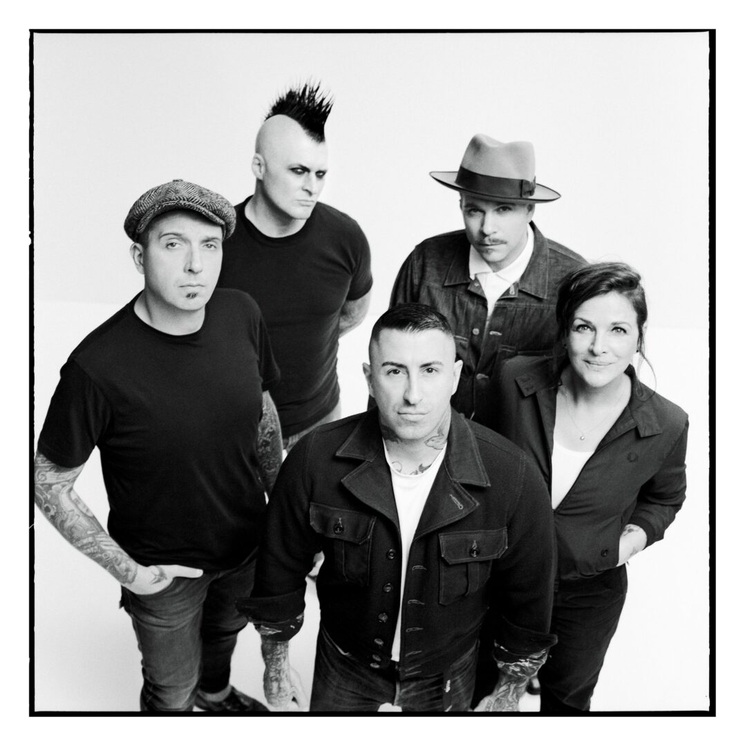 Broilers: Ein Schwarzweißfoto der Düsseldorf Punkband.