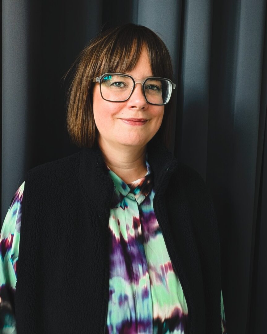 Ein Portrait von Katja Grawinkel-Claasen, Dramaturgin am FFT Düsseldorf.